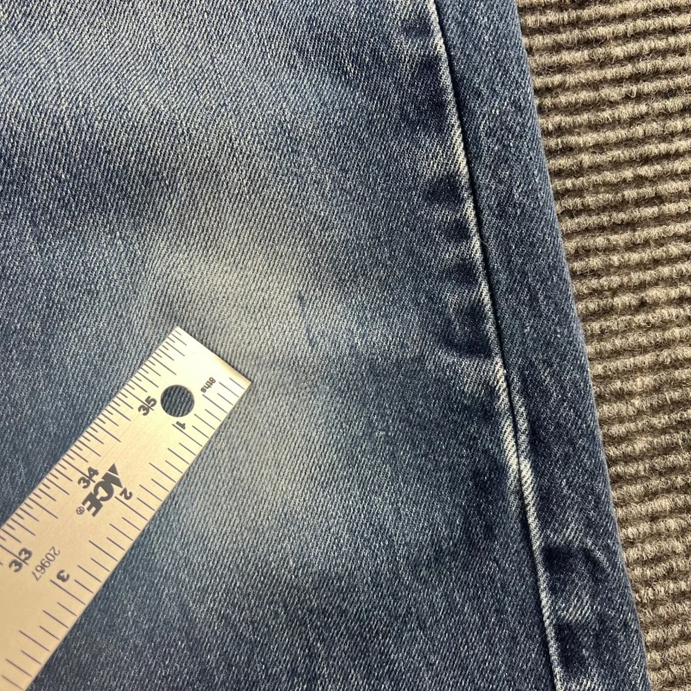 Levis 505 Regular Fit Jeans Mens 34x30 Blue Straight Leg Denim Pants Medium Wash
